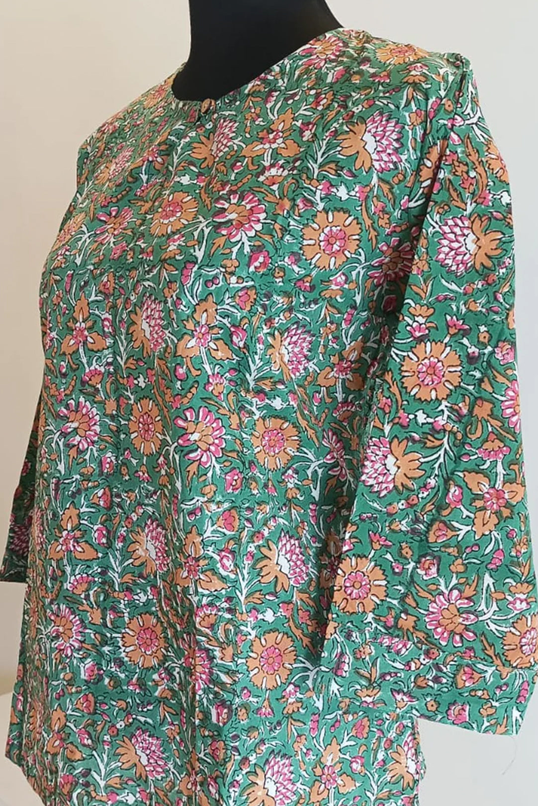 Lily Short Top with Flower motifs