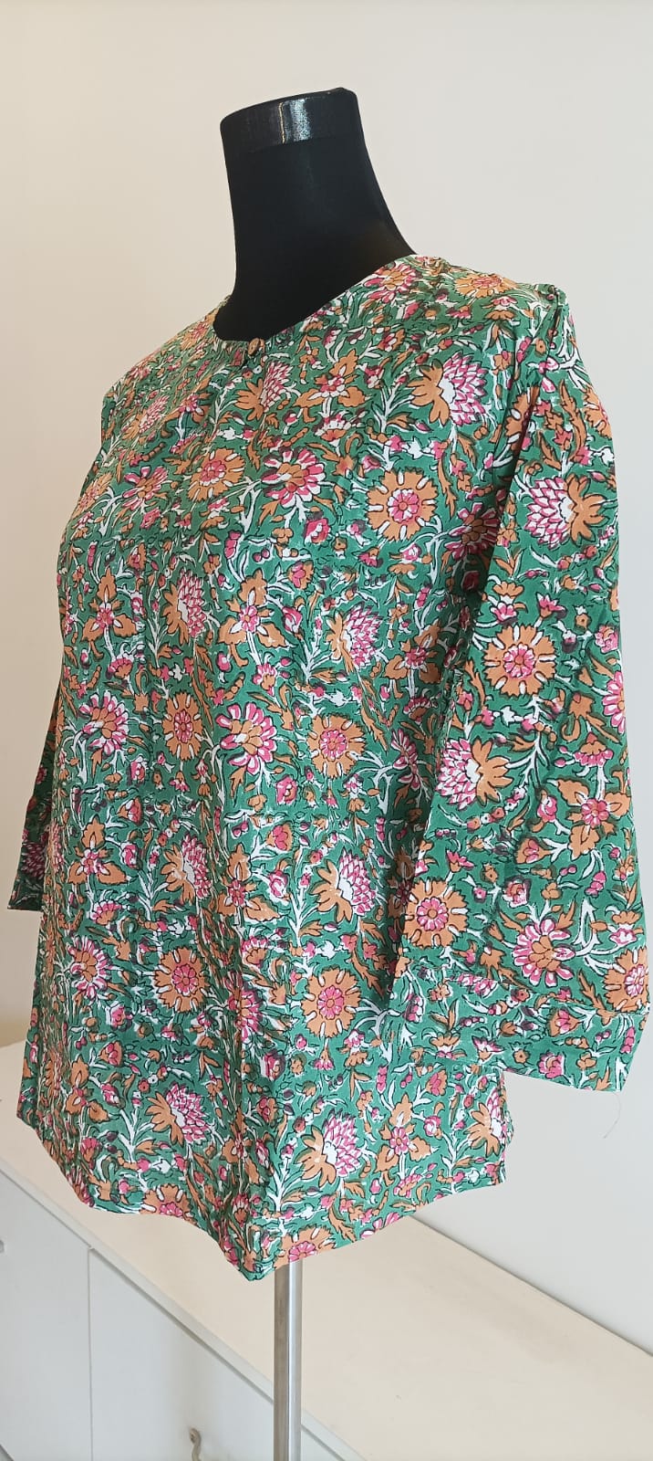 Lily Short Top with Flower motifs